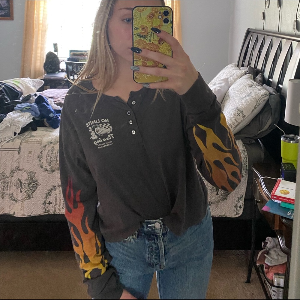 urban outfitters long sleeve graphic tee